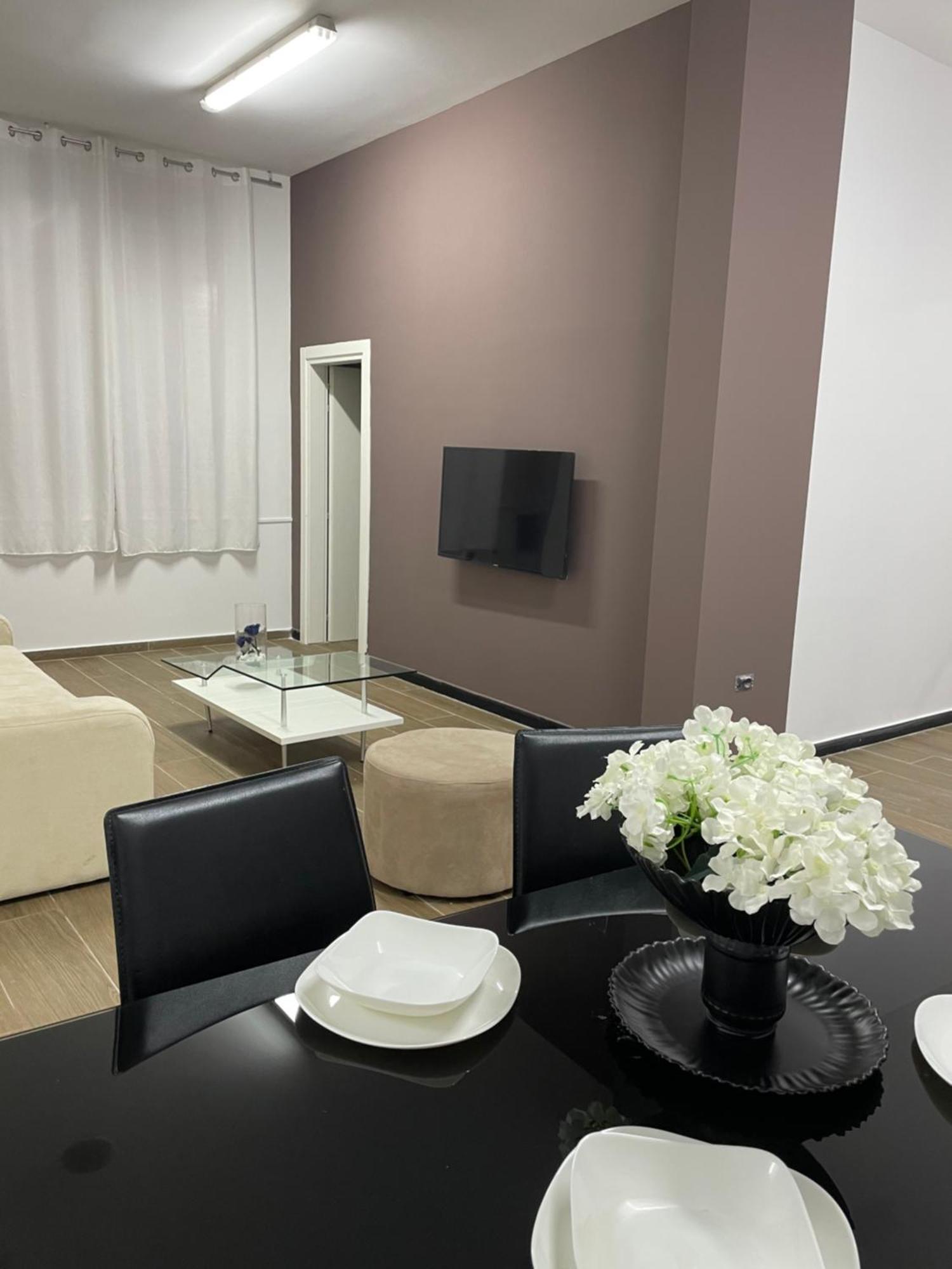 Gold Apartament Vlorë Esterno foto