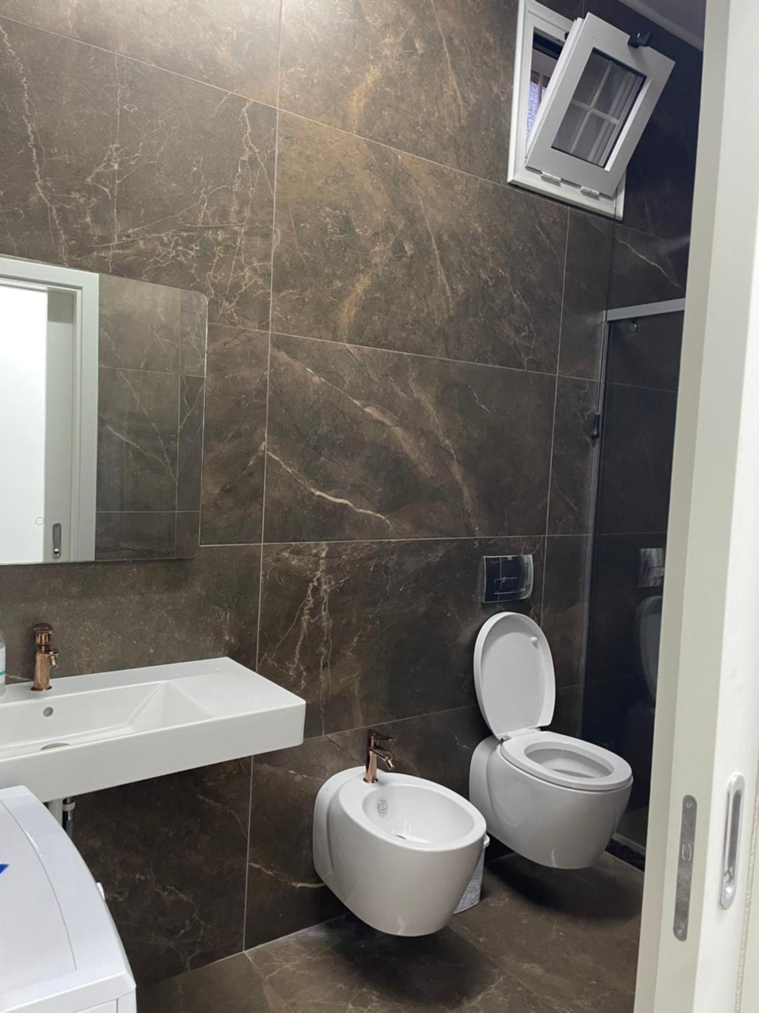 Gold Apartament Vlorë Esterno foto
