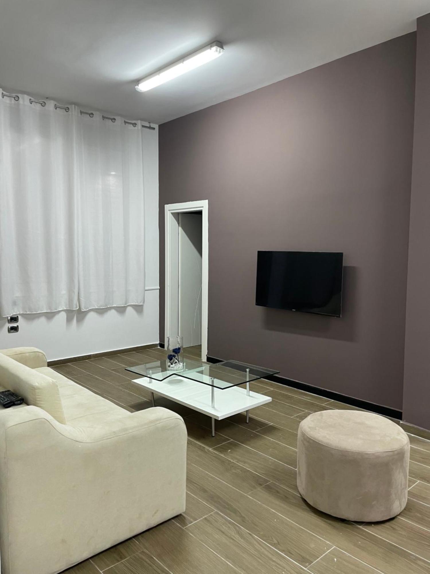Gold Apartament Vlorë Esterno foto