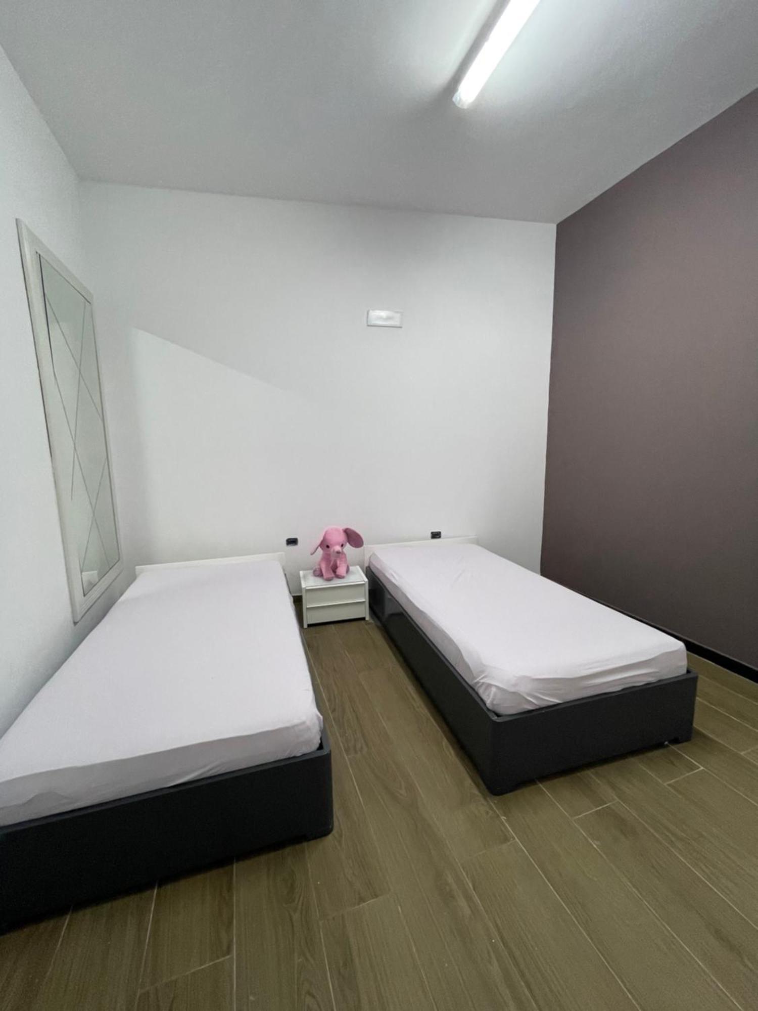 Gold Apartament Vlorë Esterno foto