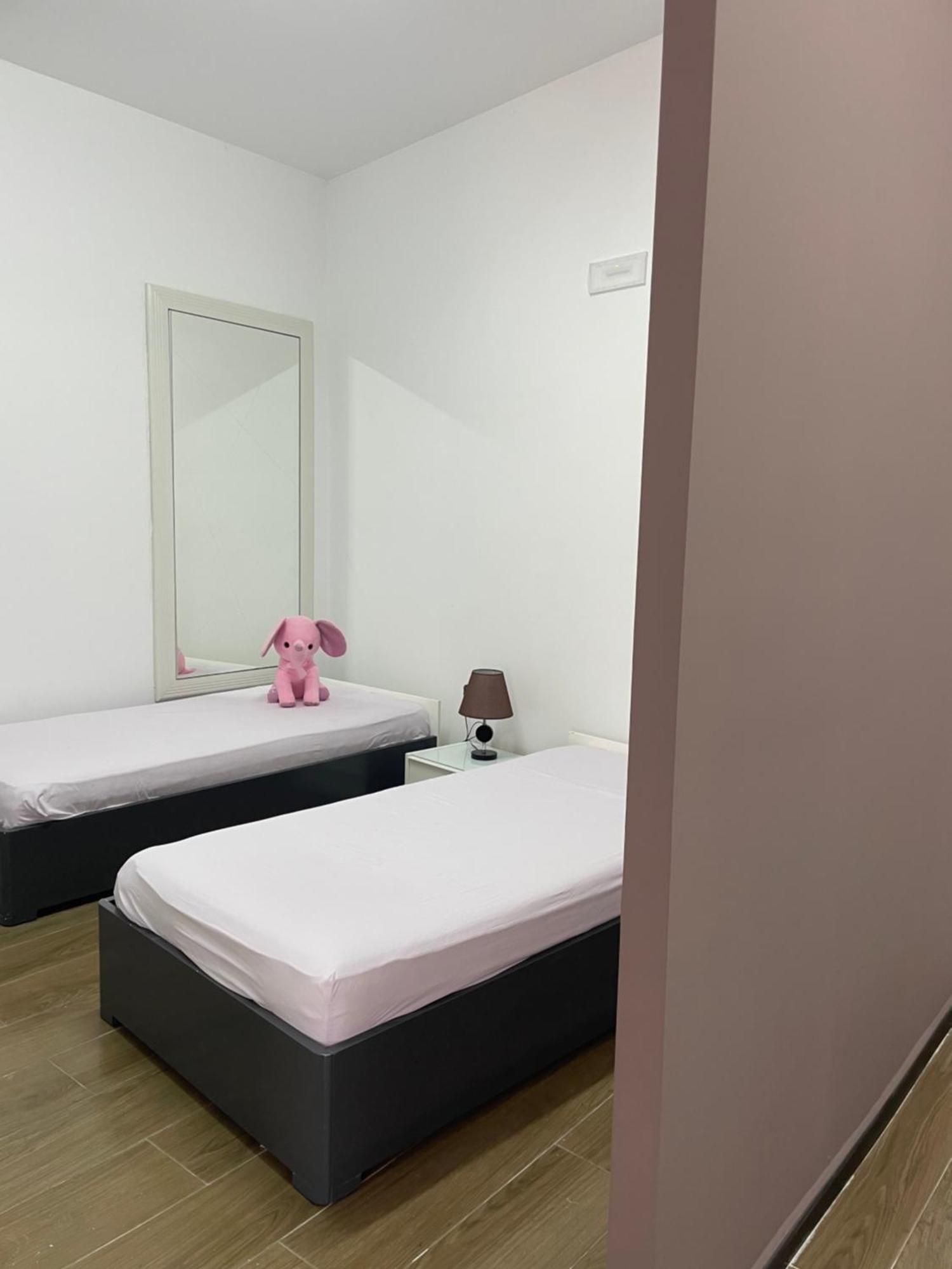 Gold Apartament Vlorë Esterno foto